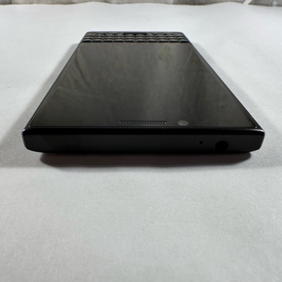 BlackBerry Key2 Unlocked - Picture 5 of 6